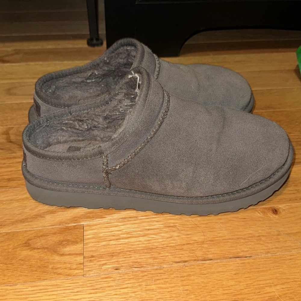 GRAY UGGS SIZE 9